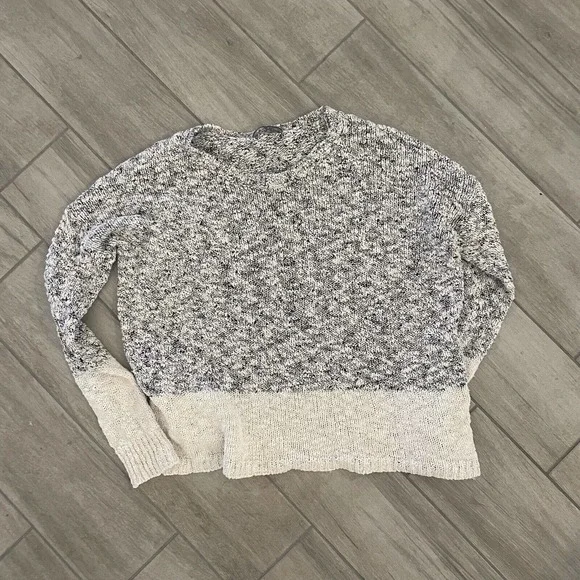 Vince Gray and White Sweater - Picture 3 of 4